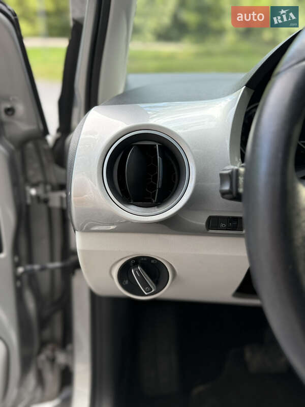 Хэтчбек Volkswagen e-Up 2014 в Бродах