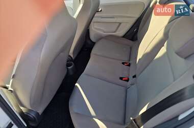 Хетчбек Volkswagen e-Up 2015 в  фото 20 Хетчбек Volkswagen e-Up 2015 в