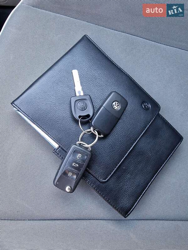 Хэтчбек Volkswagen e-Up 2015 в Днепре