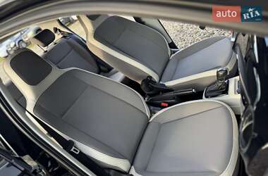 Хэтчбек Volkswagen e-Up 2015 в 