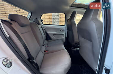 Хэтчбек Volkswagen e-Up 2015 в 
