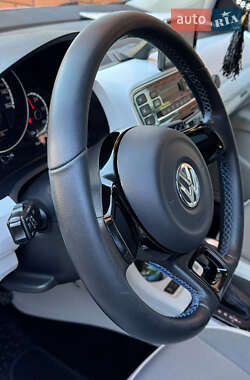 Хэтчбек Volkswagen e-Up 2015 в 
