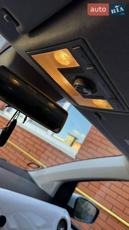 Хэтчбек Volkswagen e-Up 2015 в Виннице фото 44 Хэтчбек Volkswagen e-Up 2015 в Виннице