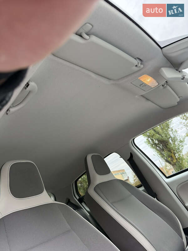 Хэтчбек Volkswagen e-Up 2013 в Каменец-Подольском