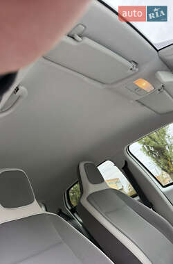 Хэтчбек Volkswagen e-Up 2013 в 