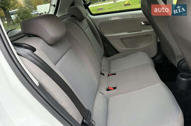 Хэтчбек Volkswagen e-Up 2013 в 