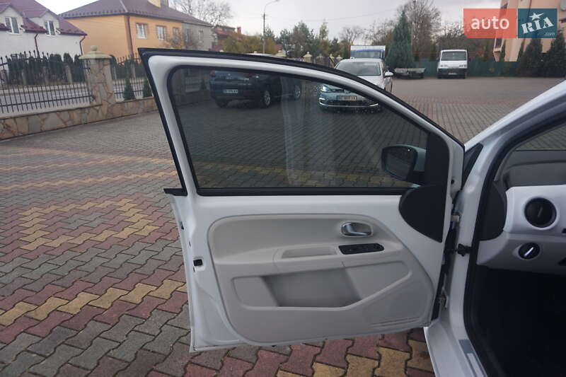 Хетчбек Volkswagen e-Up 2013 в Самборі фото 25 Хетчбек Volkswagen e-Up 2013 в Самборі