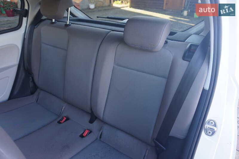 Хэтчбек Volkswagen e-Up 2014 в Самборе фото 47 Хэтчбек Volkswagen e-Up 2014 в Самборе