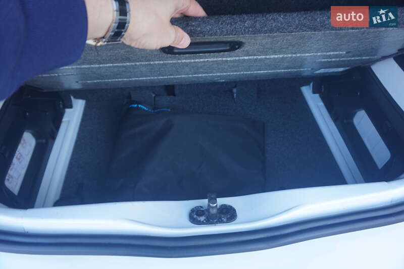 Хэтчбек Volkswagen e-Up 2014 в Самборе фото 52 Хэтчбек Volkswagen e-Up 2014 в Самборе