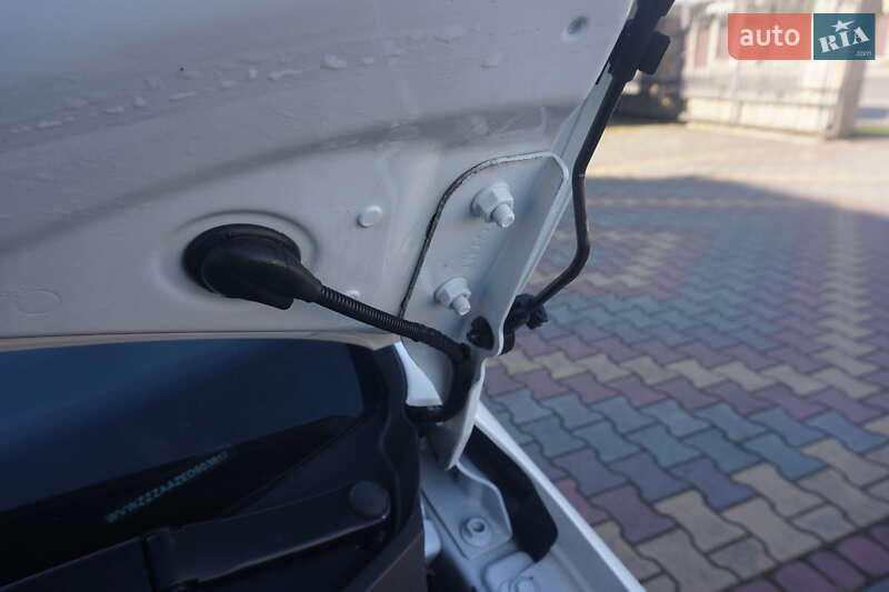 Хэтчбек Volkswagen e-Up 2014 в Самборе фото 54 Хэтчбек Volkswagen e-Up 2014 в Самборе