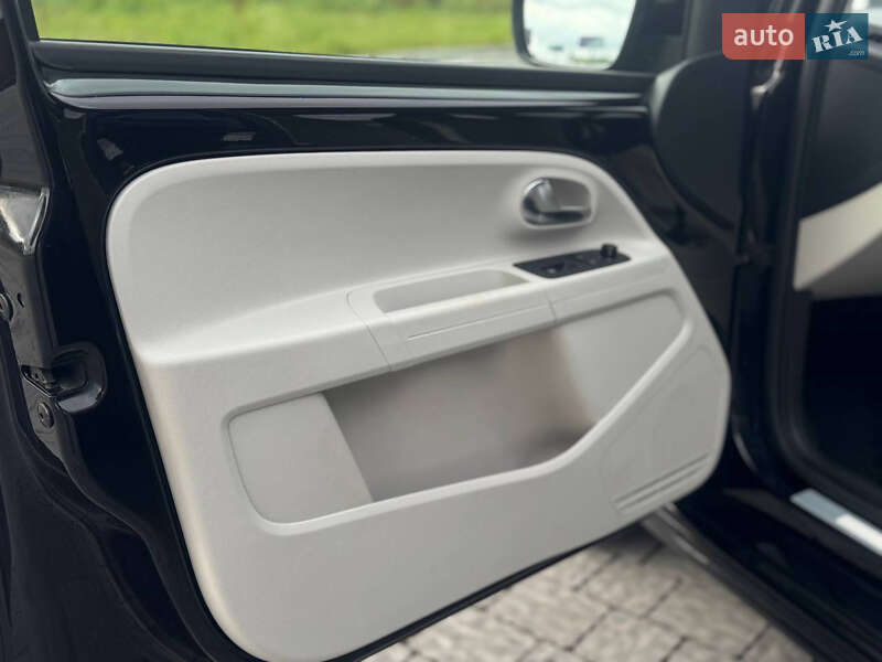 Хетчбек Volkswagen e-Up 2015 в Львові