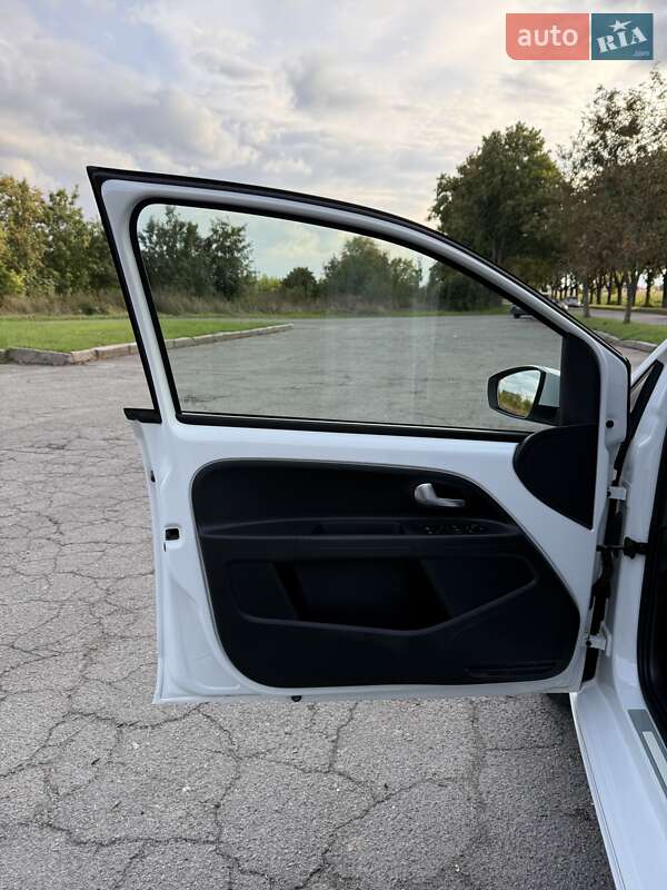 Хетчбек Volkswagen e-Up 2017 в Володимирі