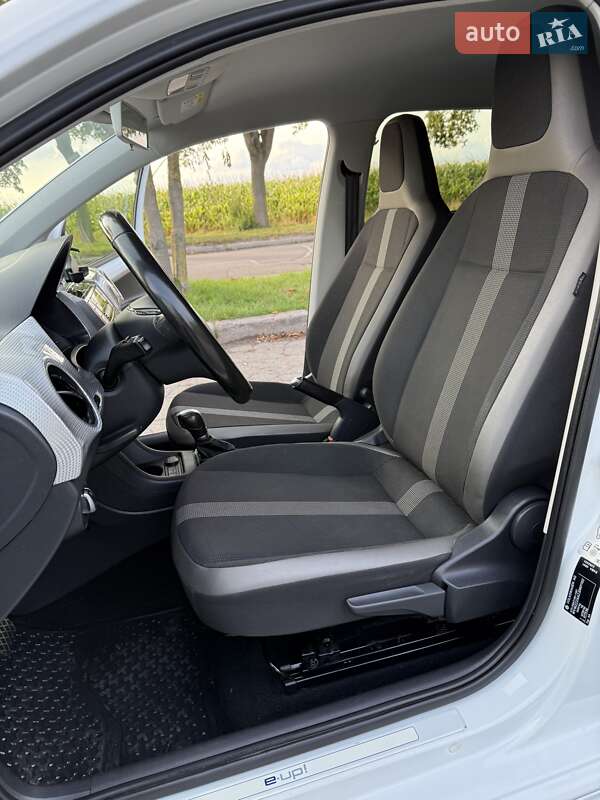 Хетчбек Volkswagen e-Up 2017 в Володимирі