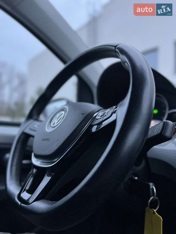 Хетчбек Volkswagen e-Up 2017 в Луцьку