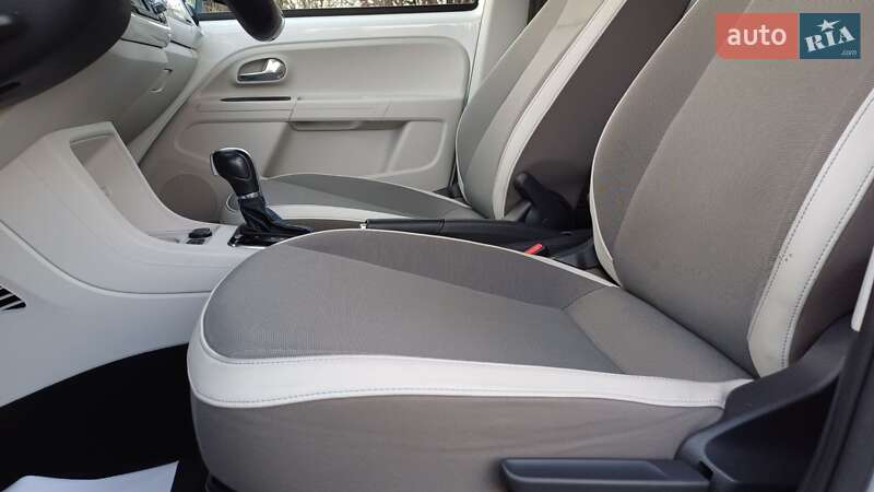 Хэтчбек Volkswagen e-Up 2013 в Звягеле фото 38 Хэтчбек Volkswagen e-Up 2013 в Звягеле