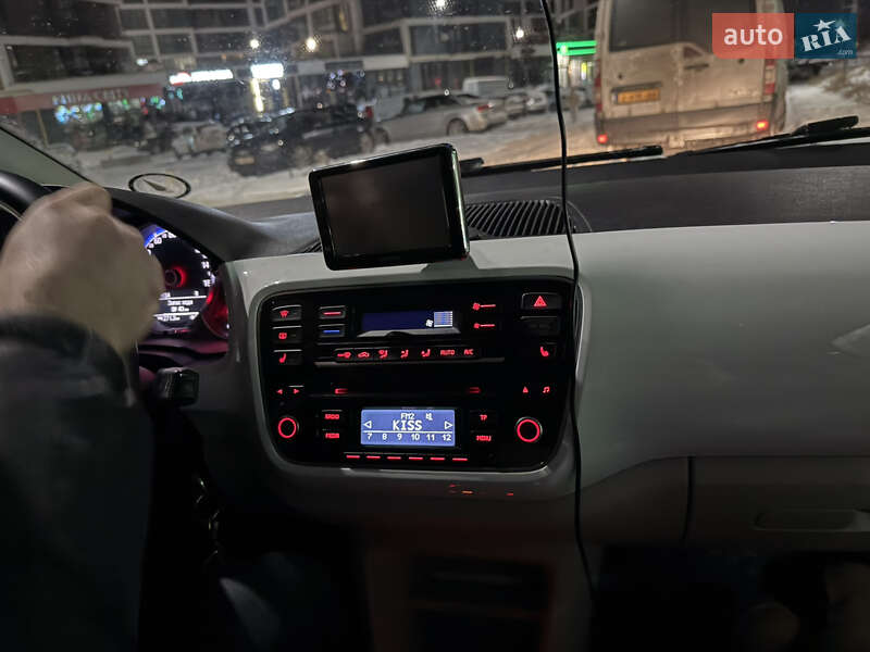 Хетчбек Volkswagen e-Up 2015 в Львові