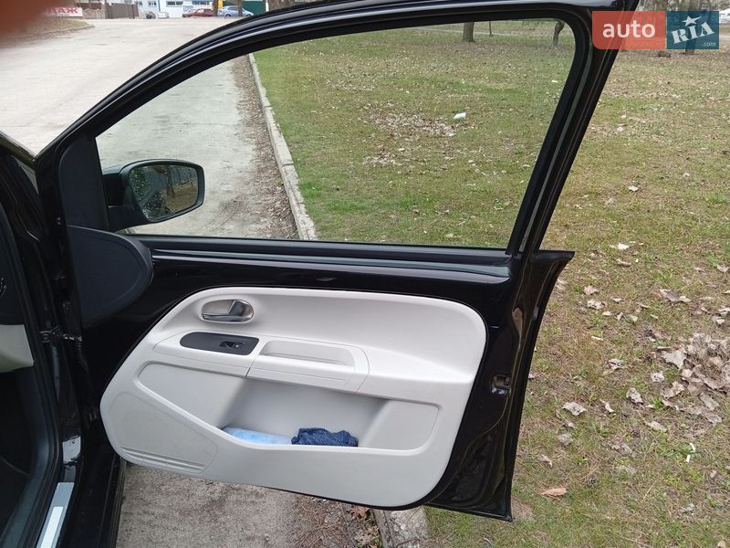 Хэтчбек Volkswagen e-Up 2014 в Горишних Плавнях