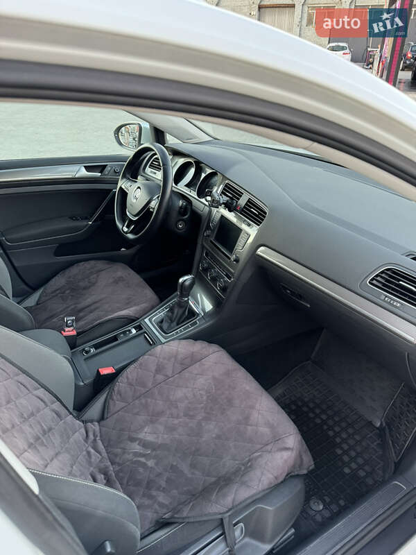 Универсал Volkswagen Golf Alltrack 2016 в Львове