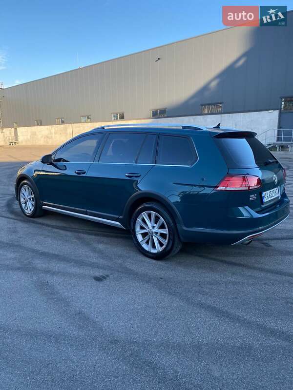 Универсал Volkswagen Golf Alltrack 2017 в Киеве