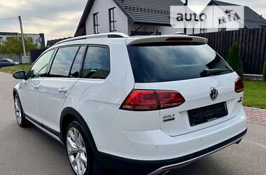 Универсал Volkswagen Golf Alltrack 2016 в Киеве