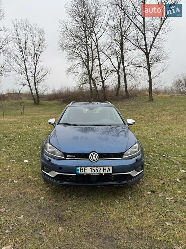 Универсал Volkswagen Golf Alltrack 2017 в Киеве
