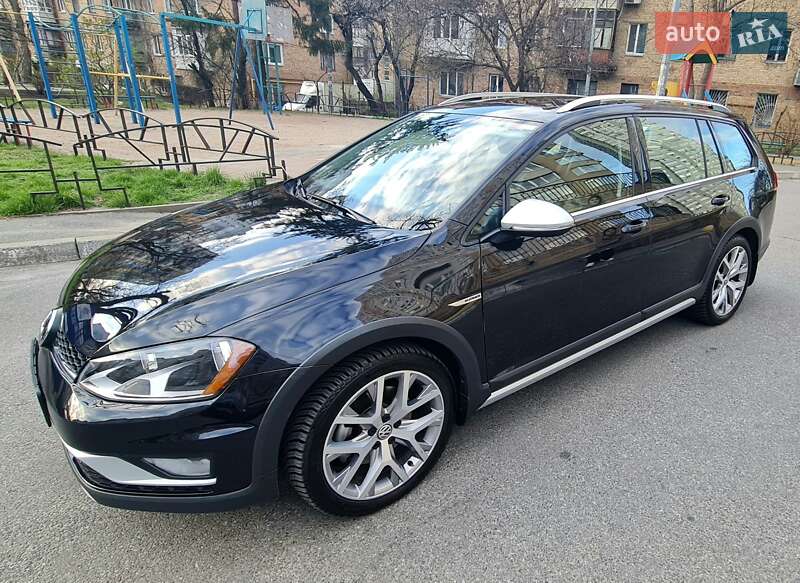 Універсал Volkswagen Golf Alltrack 2017 в Києві