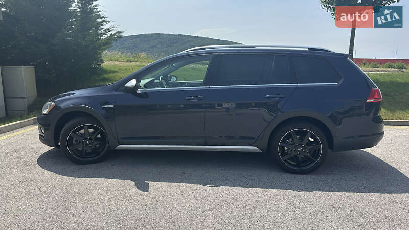 Универсал Volkswagen Golf Alltrack 2016 в Киеве