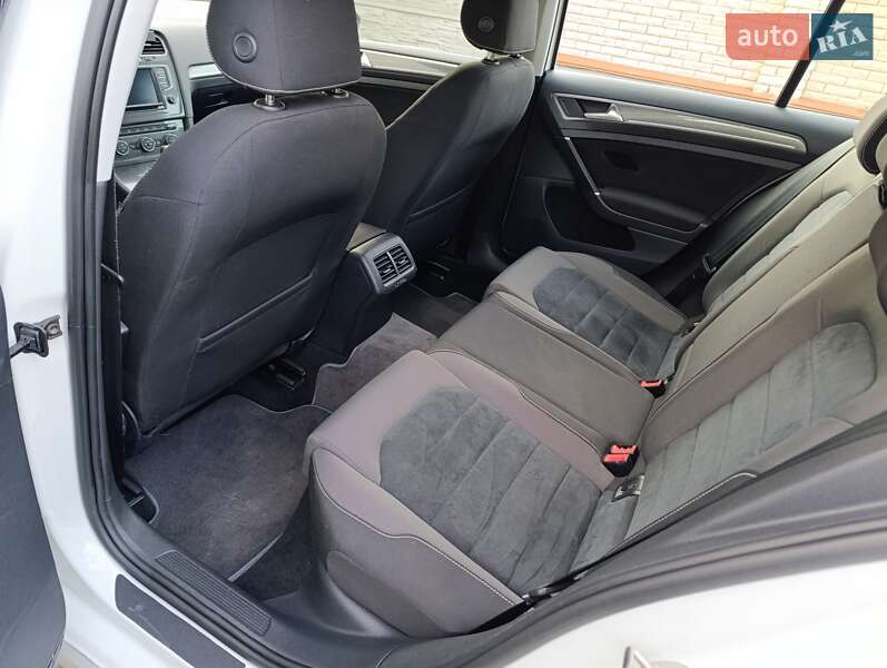 Универсал Volkswagen Golf Alltrack 2016 в Житомире