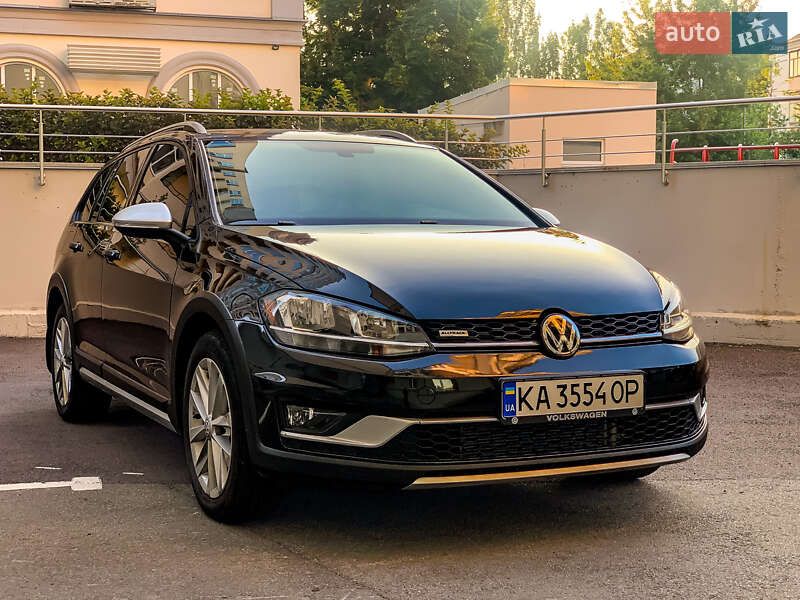 Универсал Volkswagen Golf Alltrack 2017 в Киеве