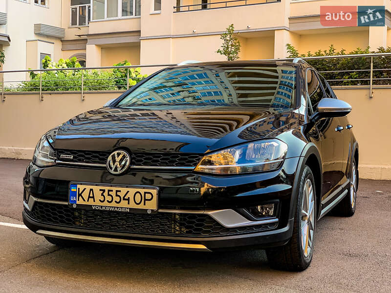 Универсал Volkswagen Golf Alltrack 2017 в Киеве