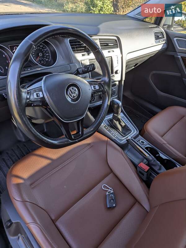 Универсал Volkswagen Golf Alltrack 2017 в Киеве