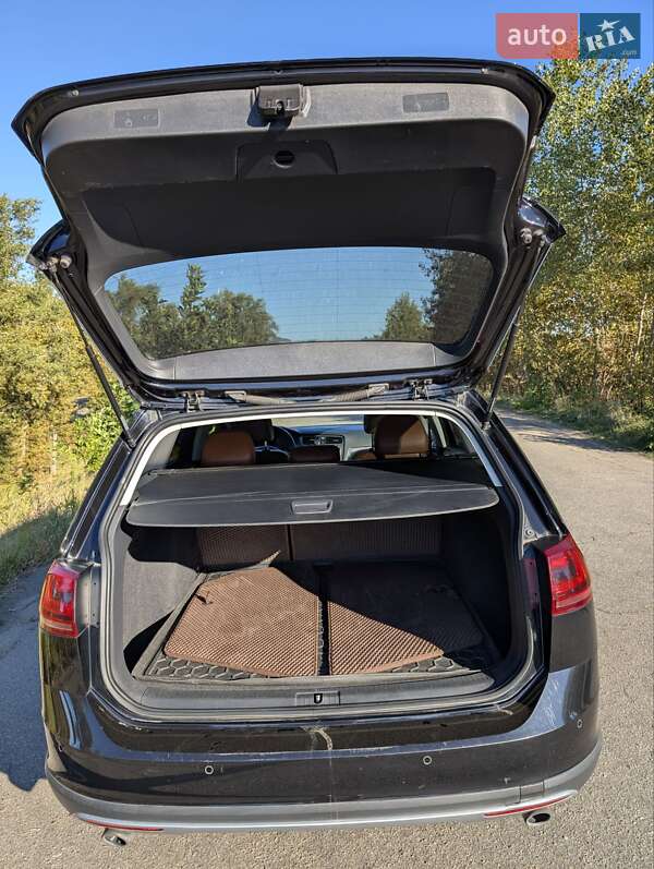 Универсал Volkswagen Golf Alltrack 2017 в Киеве