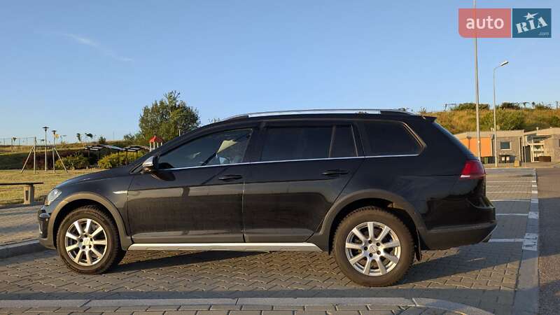 Универсал Volkswagen Golf Alltrack 2017 в Киеве