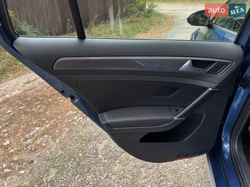 Универсал Volkswagen Golf Alltrack 2019 в Киеве фото 11 Универсал Volkswagen Golf Alltrack 2019 в Киеве