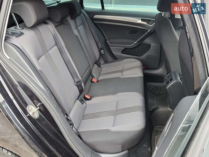 Универсал Volkswagen Golf Alltrack 2016 в Киеве