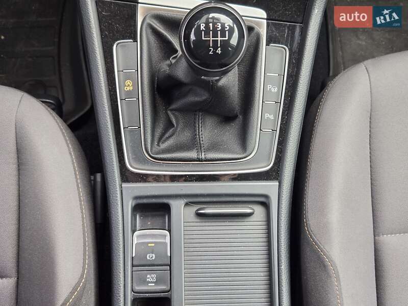 Универсал Volkswagen Golf Alltrack 2016 в Киеве