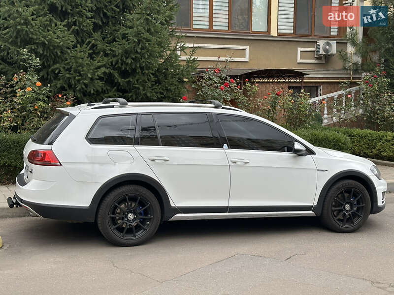 Универсал Volkswagen Golf Alltrack 2016 в Одессе