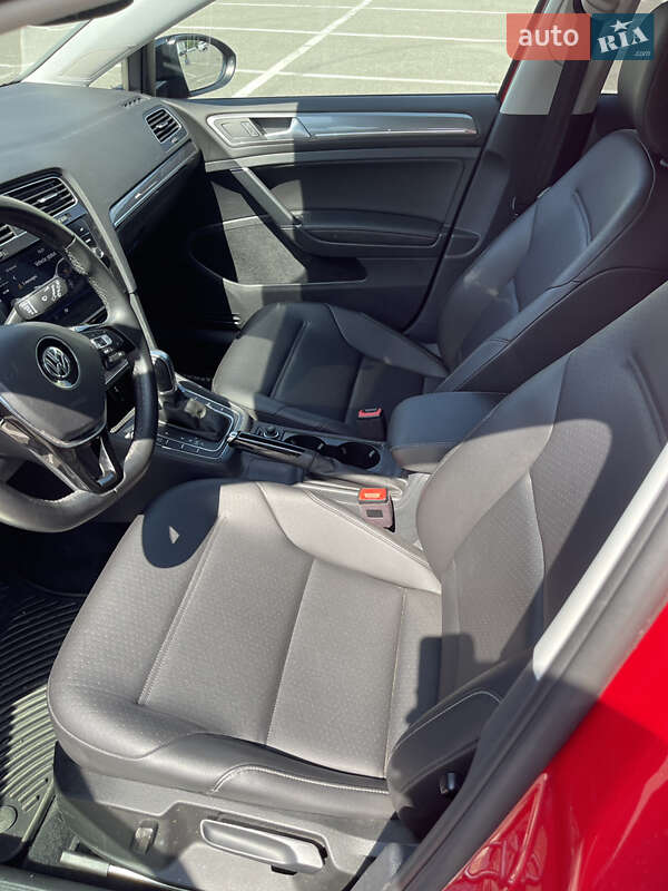 Универсал Volkswagen Golf Alltrack 2019 в Киеве