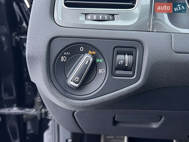 Универсал Volkswagen Golf Alltrack 2017 в Нововолынске