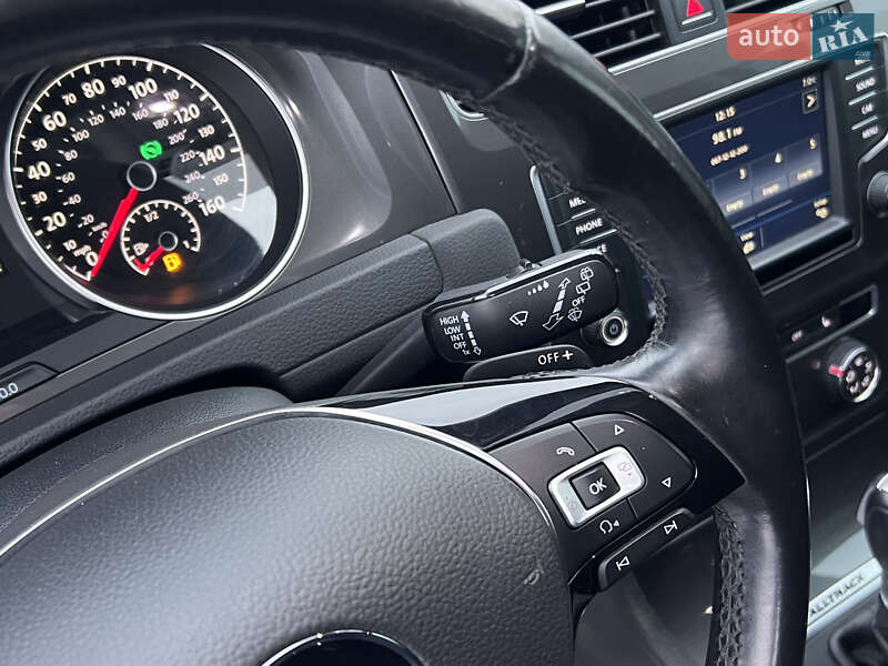 Универсал Volkswagen Golf Alltrack 2017 в Нововолынске