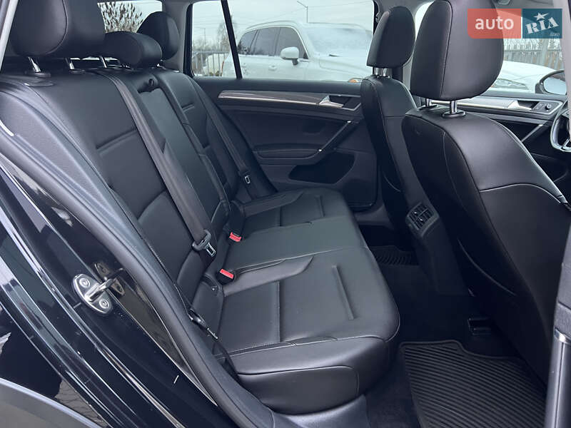 Универсал Volkswagen Golf Alltrack 2017 в Нововолынске