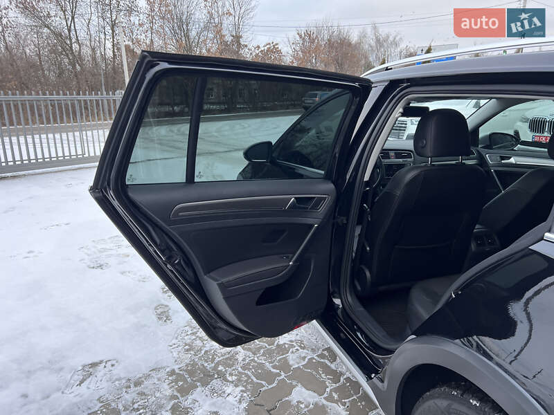 Универсал Volkswagen Golf Alltrack 2017 в Нововолынске