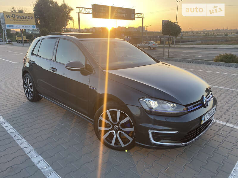 Хэтчбек Volkswagen Golf GTE 2015 в Киеве