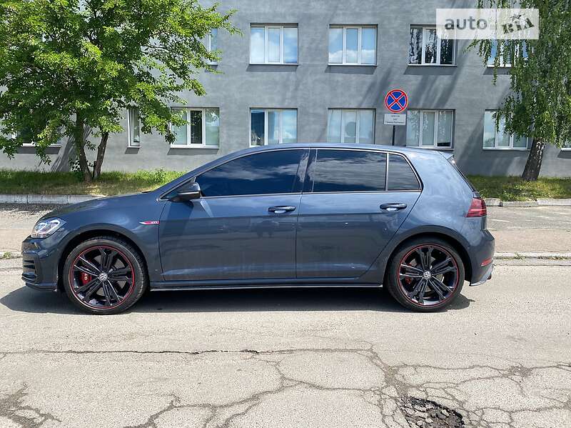 Хэтчбек Volkswagen Golf GTI 2019 в Киеве