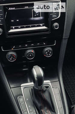 Хетчбек Volkswagen Golf GTI 2015 в 