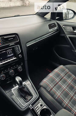 Хетчбек Volkswagen Golf GTI 2015 в 