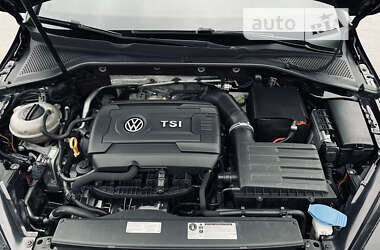 Хетчбек Volkswagen Golf GTI 2015 в 