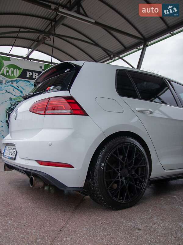Хетчбек Volkswagen Golf GTI 2017 в Чернігові