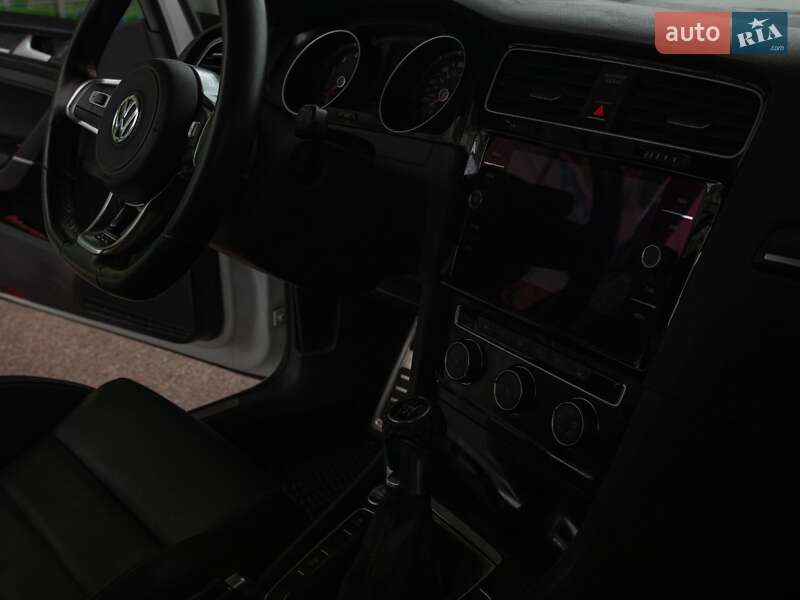 Хетчбек Volkswagen Golf GTI 2017 в Чернігові