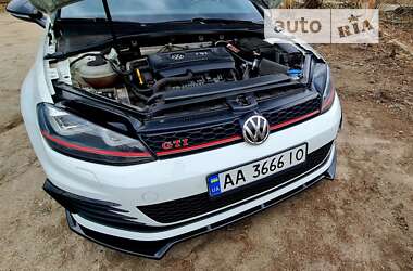 Хэтчбек Volkswagen Golf GTI 2017 в Киеве